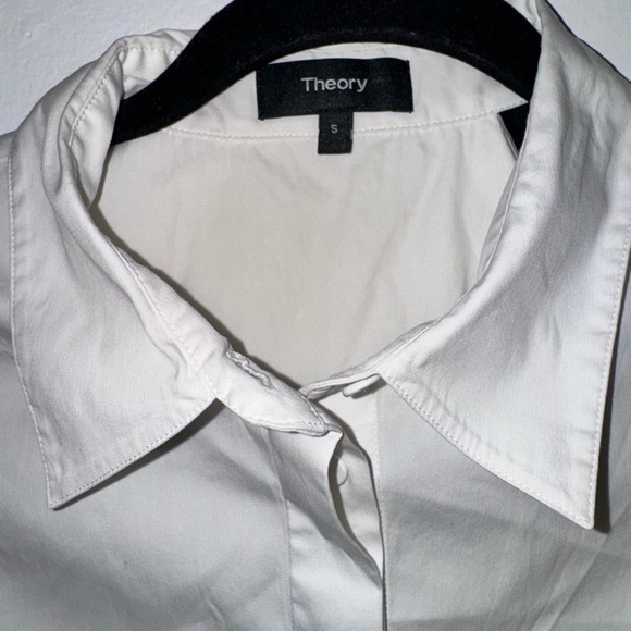 White Sleeveless Spread Collar Button Down Blouse - Picture 2 of 8